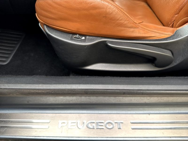 PEUGEOT 207 CC FELINE 1.6 VTI 16V GARANTIE 12 MOIS PIECES ET MAIN D'OEUVRE