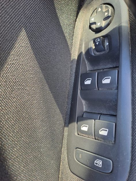PEUGEOT 308 II 1.6 E-HDI 115 SENSATION 2015