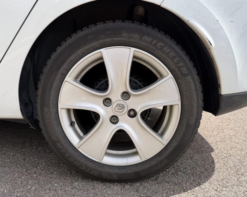 Renault CLIO IV ESTATE - ENTRETIEN COMPLET RENAULT - PNEUS NEUF MICHELIN