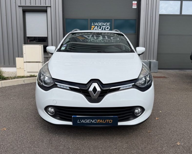 Renault CLIO IV ESTATE - ENTRETIEN COMPLET RENAULT - PNEUS NEUF MICHELIN