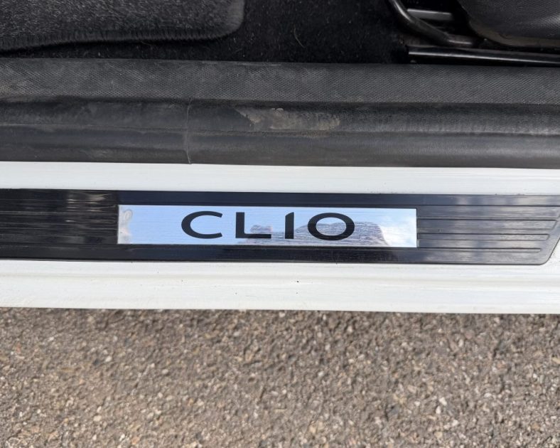 Renault CLIO IV ESTATE - ENTRETIEN COMPLET RENAULT - PNEUS NEUF MICHELIN