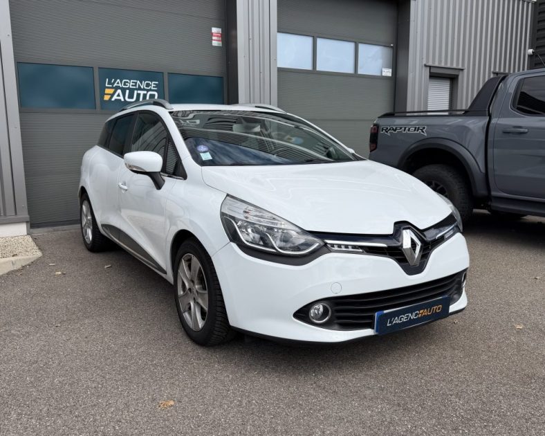 Renault CLIO IV ESTATE - ENTRETIEN COMPLET RENAULT - PNEUS NEUF MICHELIN