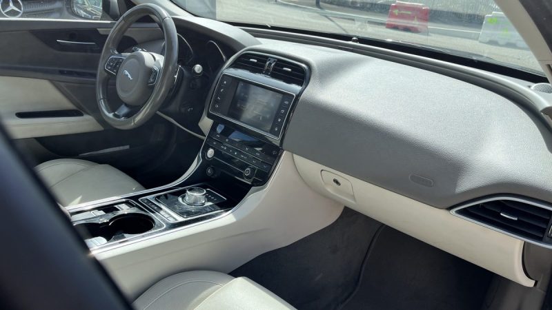 JAGUAR XE 2.0L D 180 PRESTIGE BA 2016