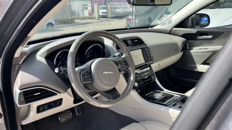 JAGUAR XE 2.0L D 180 PRESTIGE BA 2016
