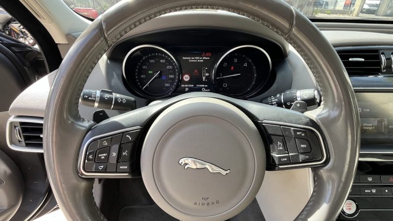 JAGUAR XE 2.0L D 180 PRESTIGE BA 2016