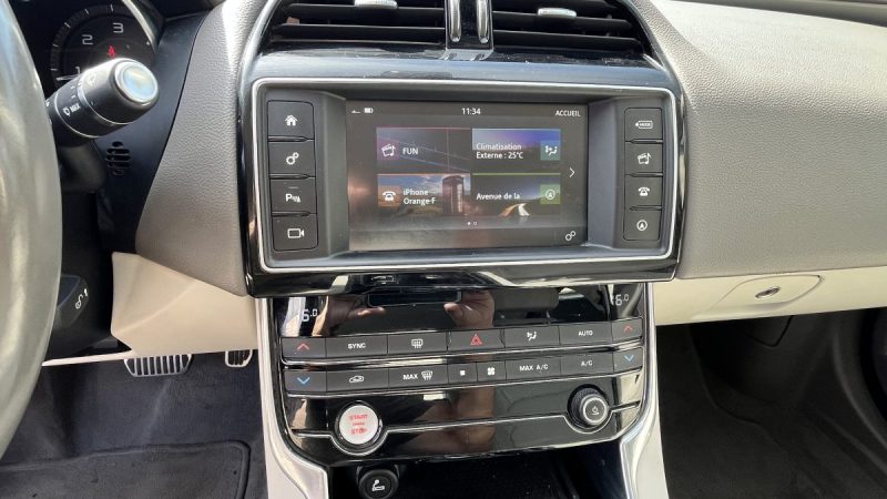JAGUAR XE 2.0L D 180 PRESTIGE BA 2016