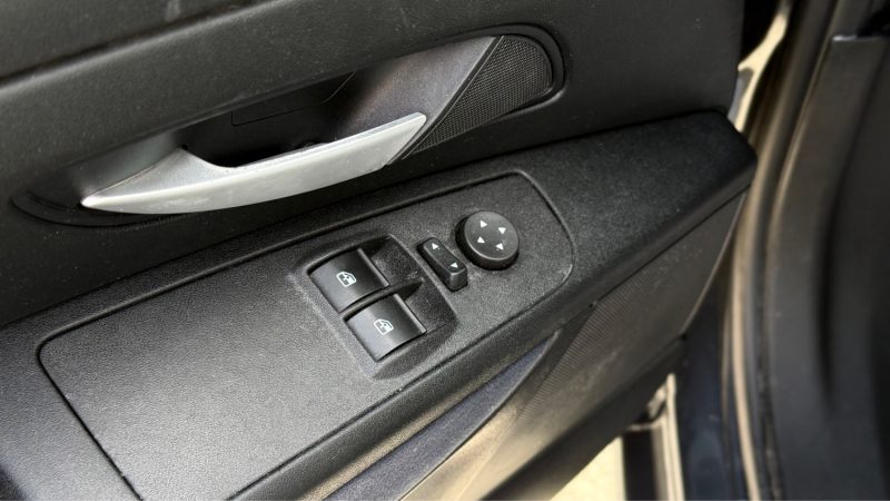Fiat Punto Grande Punto 1.3 Multijet 90 Emotion - Clim - Toit ouvrant - Révisée & Garantie 6 Mois