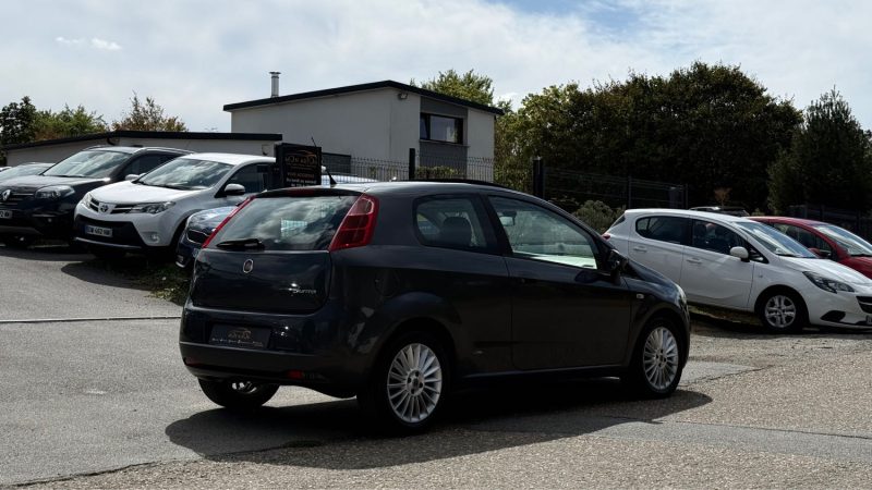 Fiat Punto Grande Punto 1.3 Multijet 90 Emotion - Clim - Toit ouvrant - Révisée & Garantie 6 Mois