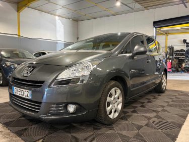 PEUGEOT 5008 1.6 HDI 112CH 