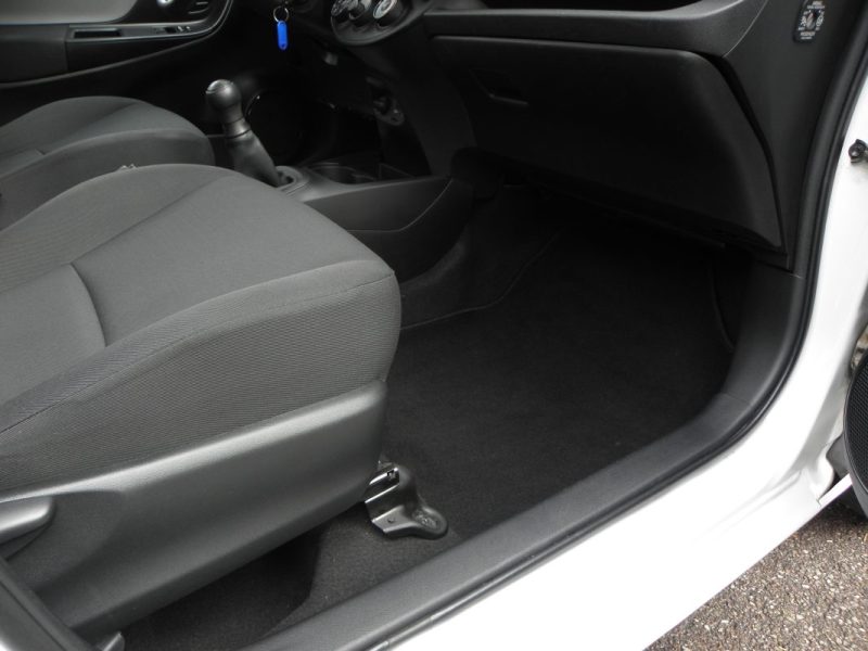 Toyota Yaris III 1.0 VVT-I 70ch Active • 2ème main • Entretien Toyota