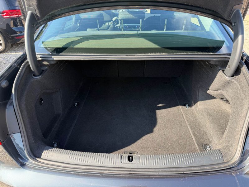 AUDI A4 2.0 TDI 150 DESIGN 2016, 1er main