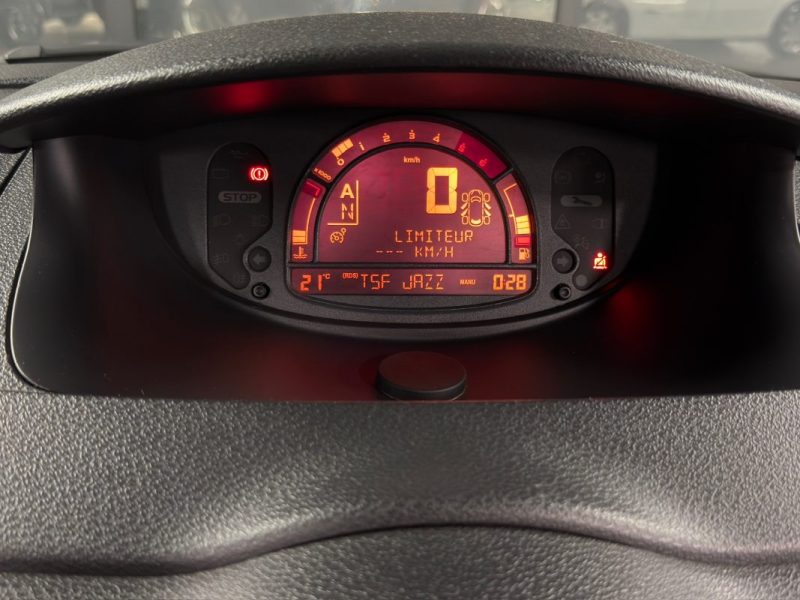 RENAULT MODUS 1.5 DCI 85 Cv - BVA / 5 PORTES / REGULATEUR - GARANTIE 12 MOIS