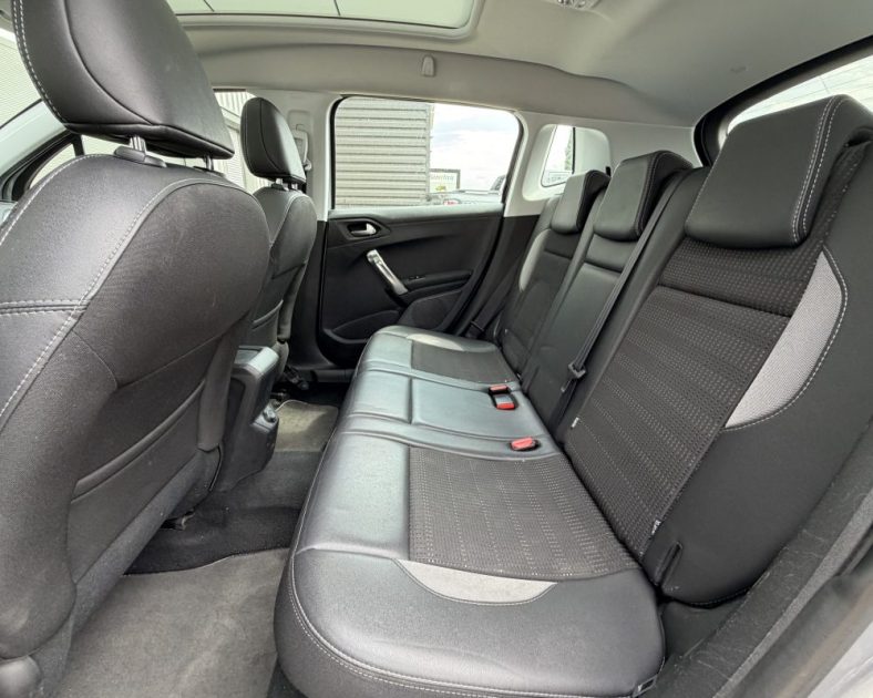 PEUGEOT 2008 1.6 BLUE HDI 120ch - ALLURE - Toit Pano - Sièges chauffants - 2018 - CAMERA 