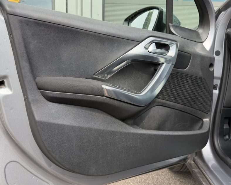 PEUGEOT 2008 1.6 BLUE HDI 120ch - ALLURE - Toit Pano - Sièges chauffants - 2018 - CAMERA 