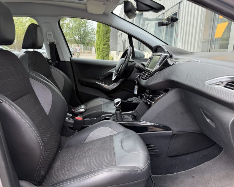 PEUGEOT 2008 1.6 BLUE HDI 120ch - ALLURE - Toit Pano - Sièges chauffants - 2018 - CAMERA 