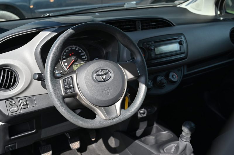 TOYOTA YARIS 1.0 VVTI 69  ACTIVE 08/2015