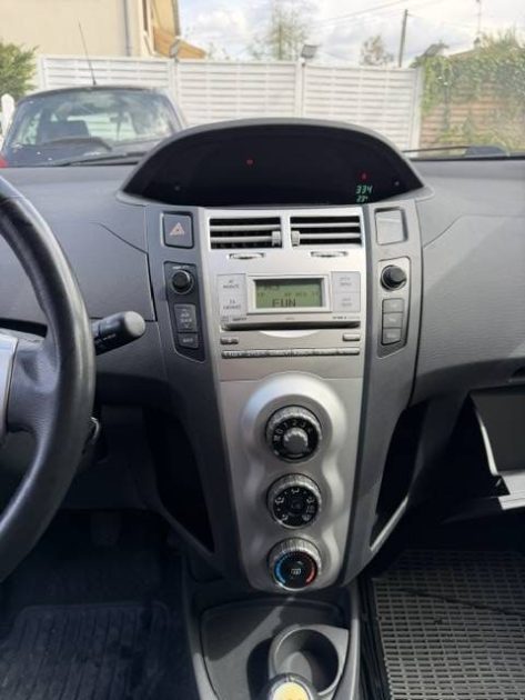 TOYOTA YARIS 1.3VVVT-ICOOL 2006 - 69 001Kms - Premier Main - Distrib ok - SUIVIT TOYOTA