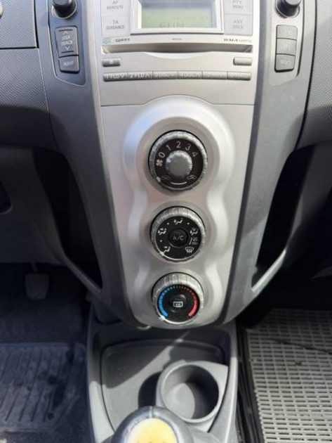 TOYOTA YARIS 1.3VVVT-ICOOL 2006 - 69 001Kms - Premier Main - Distrib ok - SUIVIT TOYOTA