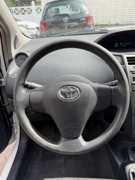 TOYOTA YARIS 1.0 VVT-I 2010 - 55 324Kms - Premier Main - Climatisation - SUIVIT TOYOTA