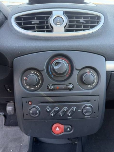 RENAULT CLIO  2006 - 134 507Kms - Distrib ok - Climatisation 