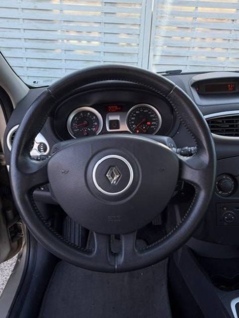 RENAULT CLIO  2006 - 134 507Kms - Distrib ok - Climatisation 