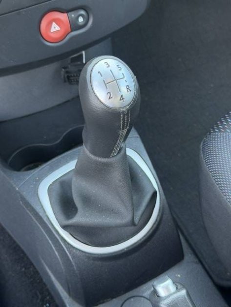 RENAULT CLIO  2006 - 134 507Kms - Distrib ok - Climatisation 