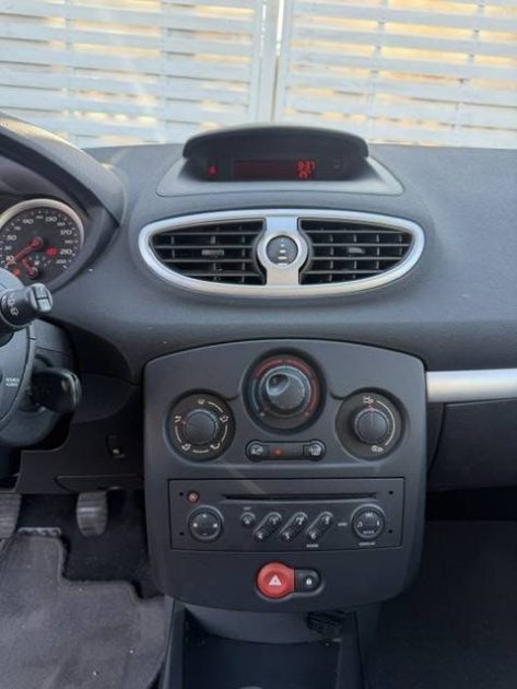 RENAULT CLIO  2006 - 134 507Kms - Distrib ok - Climatisation 