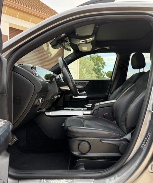 Mercedes Classe GLB 220d 2.0 AMG Line 4Matic 190ch (Toit ouvrant | Entretien Mercedes)