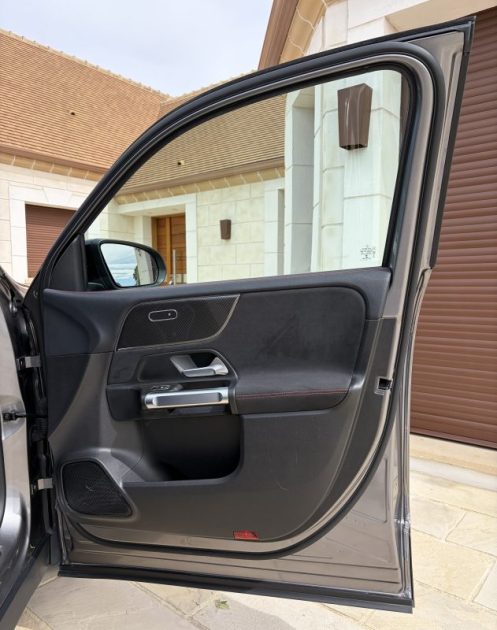 Mercedes Classe GLB 220d 2.0 AMG Line 4Matic 190ch (Toit ouvrant | Entretien Mercedes)