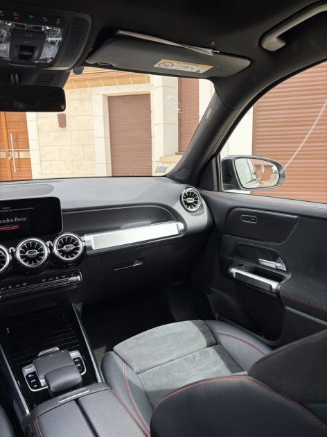 Mercedes Classe GLB 220d 2.0 AMG Line 4Matic 190ch (Toit ouvrant | Entretien Mercedes)