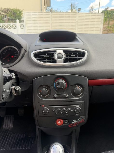 RENAULT CLIO 1.2 RIP CURL 2007 - 77 711Kms - Distrib ok - Parfait Etat - SUIVIT RENAULT 