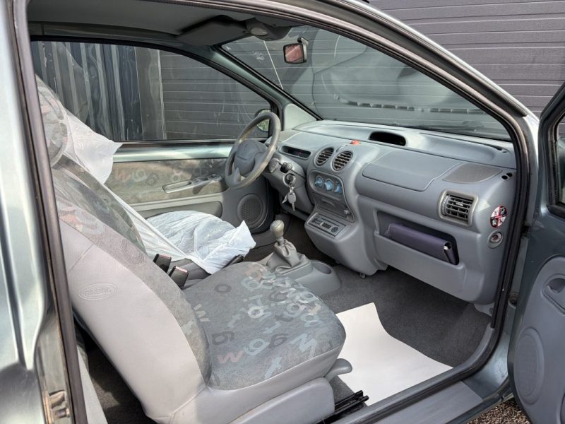 RENAULT TWINGO PACK AUTHENTIQUE 1.2 16V 2006 - GARANTIE 12 MOIS - JEUNE PERMIS = CARTE GRISE OFFERT 