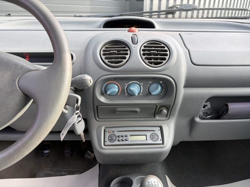 RENAULT TWINGO PACK AUTHENTIQUE 1.2 16V 2006 - GARANTIE 12 MOIS - JEUNE PERMIS = CARTE GRISE OFFERT 