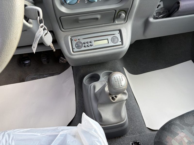 RENAULT TWINGO PACK AUTHENTIQUE 1.2 16V 2006 - GARANTIE 12 MOIS - JEUNE PERMIS = CARTE GRISE OFFERT 