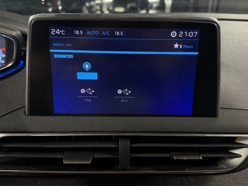 PEUGEOT 5008 II ALLURE 1.5 HDI 130 Cv 7 PLACES ATTELAGE APPLE & ANDROID CAMERA RECUL - GARANTIE 1 AN