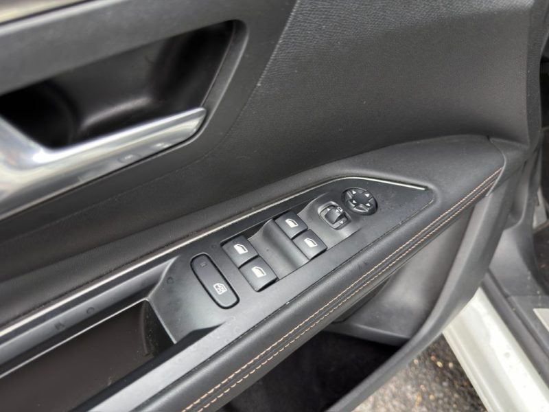 PEUGEOT 5008 II GT LINE 1.6 THP 180 Cv 1ERE MAIN 7 PLACES ATTELAGE INTERIEUR CUIR - GARANTIE 1 AN