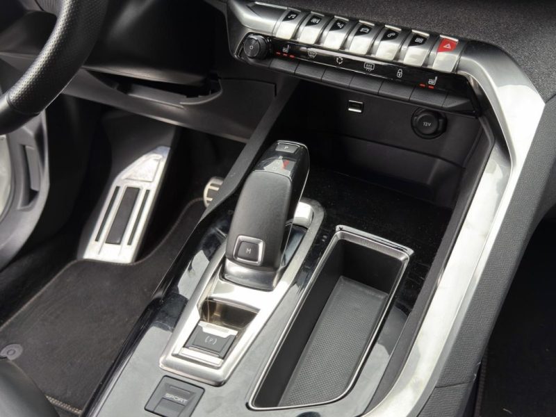 PEUGEOT 5008 II GT LINE 1.6 THP 180 Cv 1ERE MAIN 7 PLACES ATTELAGE INTERIEUR CUIR - GARANTIE 1 AN