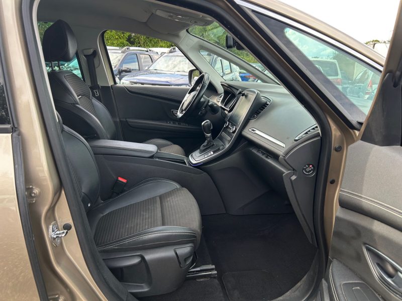 RENAULT Scénic Grand Scénic IV 1.5 dCi EDC7 110 cv Boîte auto