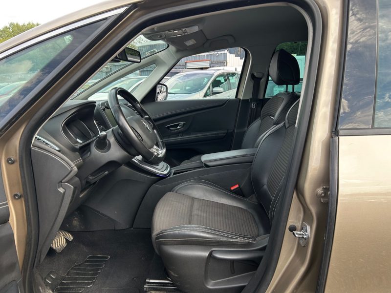RENAULT Scénic Grand Scénic IV 1.5 dCi EDC7 110 cv Boîte auto