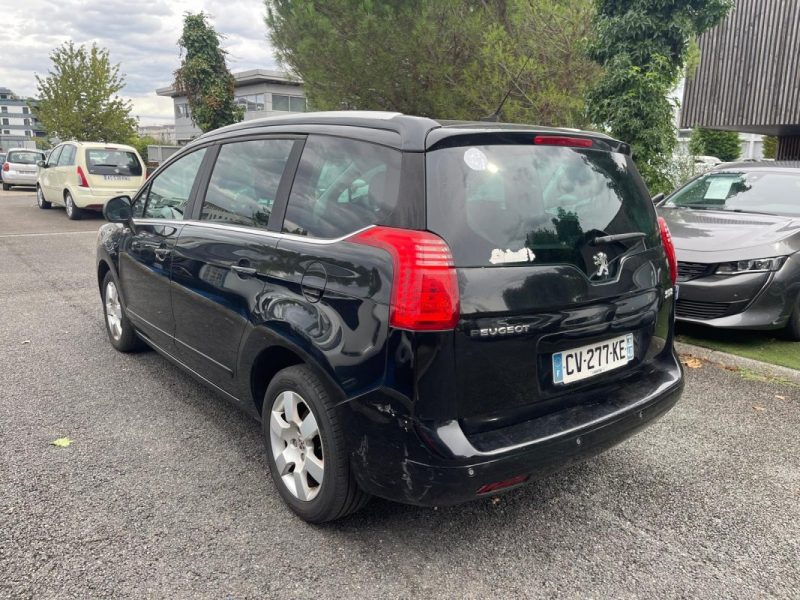 PEUGEOT 5008 1.6 HDI 115 CH STYLE 
