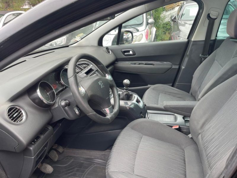 PEUGEOT 5008 1.6 HDI 115 CH STYLE 