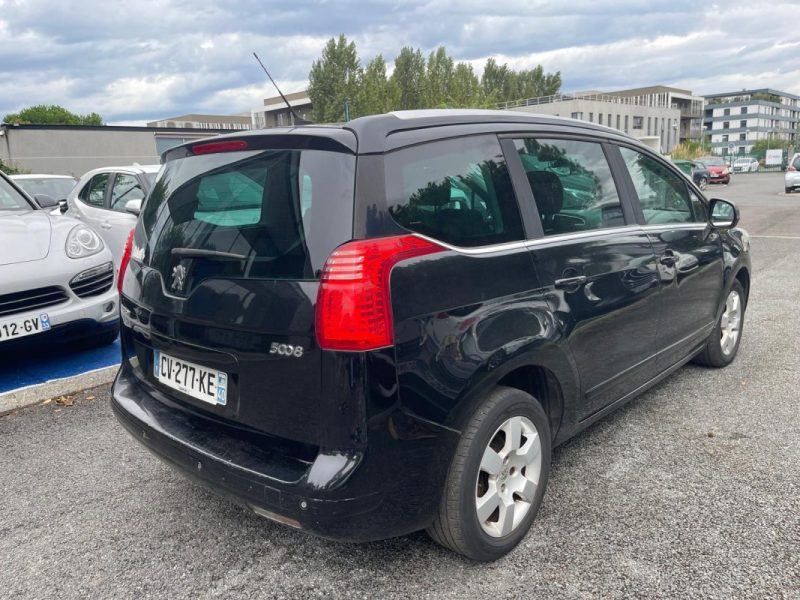 PEUGEOT 5008 1.6 HDI 115 CH STYLE 