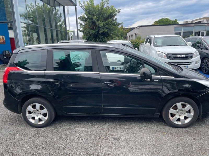 PEUGEOT 5008 1.6 HDI 115 CH STYLE 