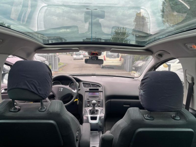 PEUGEOT 5008 1.6 HDI 115 CH STYLE 