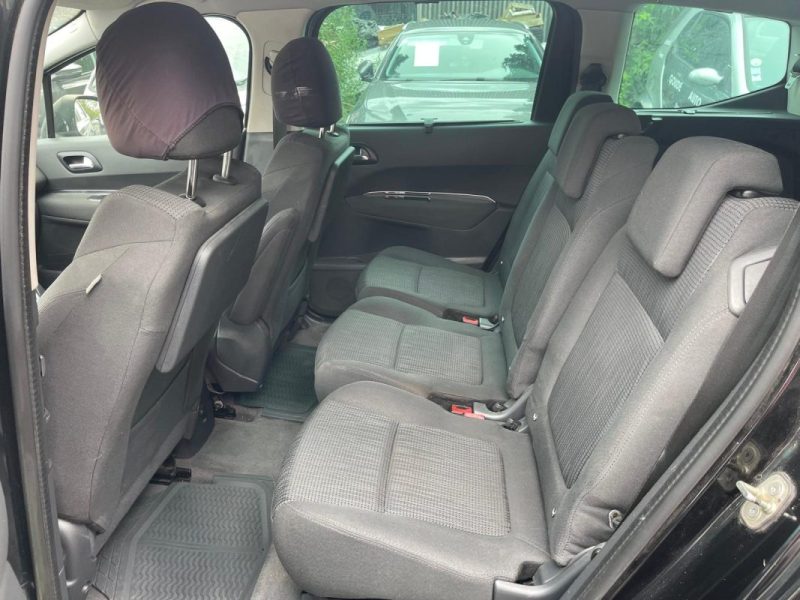 PEUGEOT 5008 1.6 HDI 115 CH STYLE 