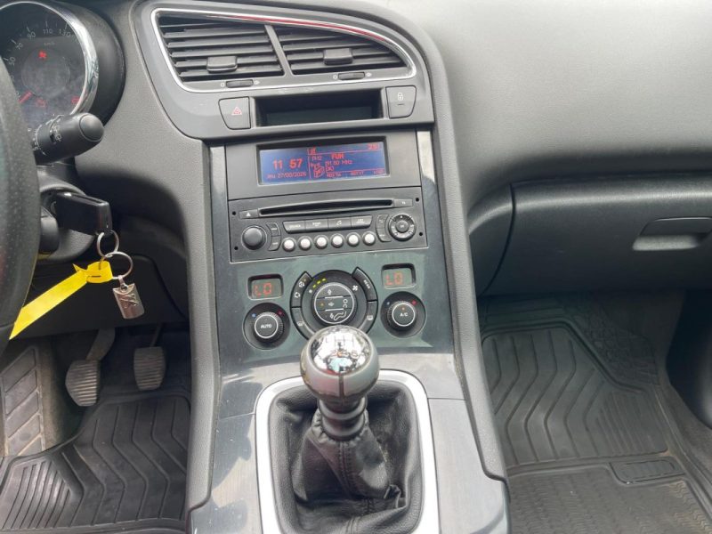 PEUGEOT 5008 1.6 HDI 115 CH STYLE 