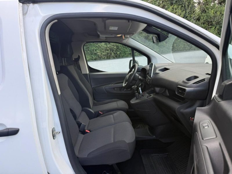 TOYOTA PROACE CITY 130cv DYNAMIC✅ 3 PLACES ✅SUIVIE COMPLET TOYOTA ✅PRIX TTC / 1ere MAIN