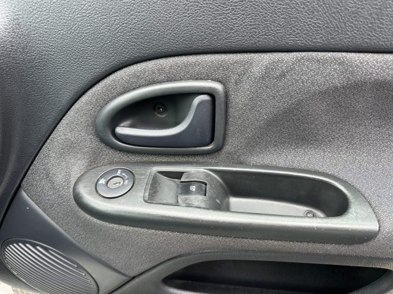 RENAULT CLIO II 1.2 58 cv 2004 GARANTIE 6 MOIS
