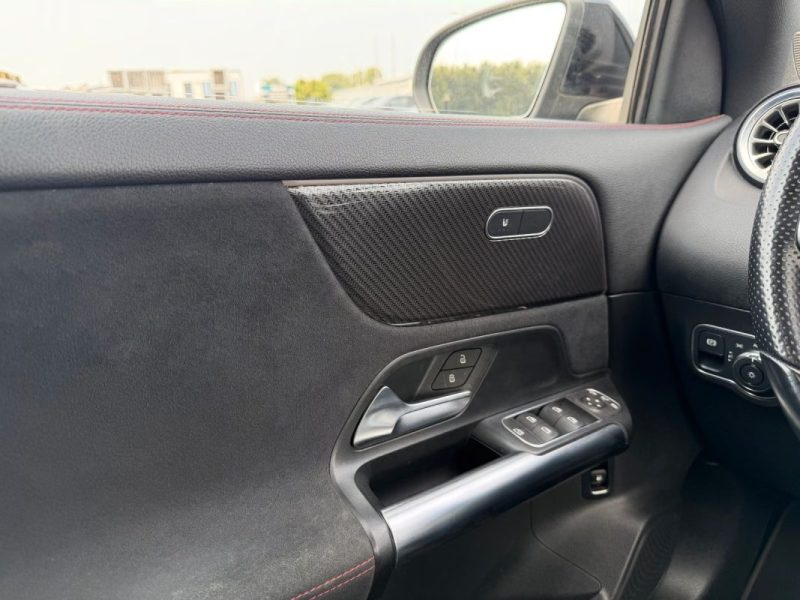 MERCEDES-BENZ GLA 250 E AMG PANO ACC 2022