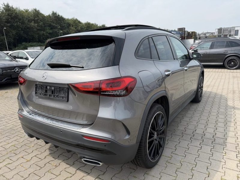 MERCEDES-BENZ GLA 250 E AMG PANO ACC 2022